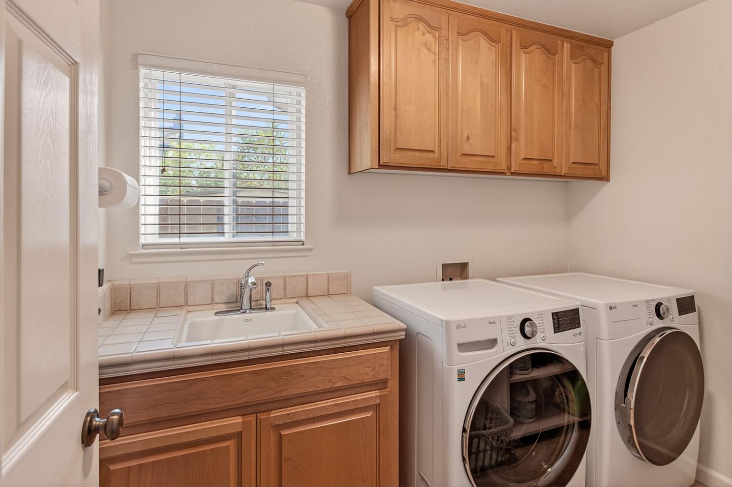 Detail Gallery Image 21 of 36 For 1752 Sierra Brook Ct, Manteca,  CA 95337 - 5 Beds | 3 Baths