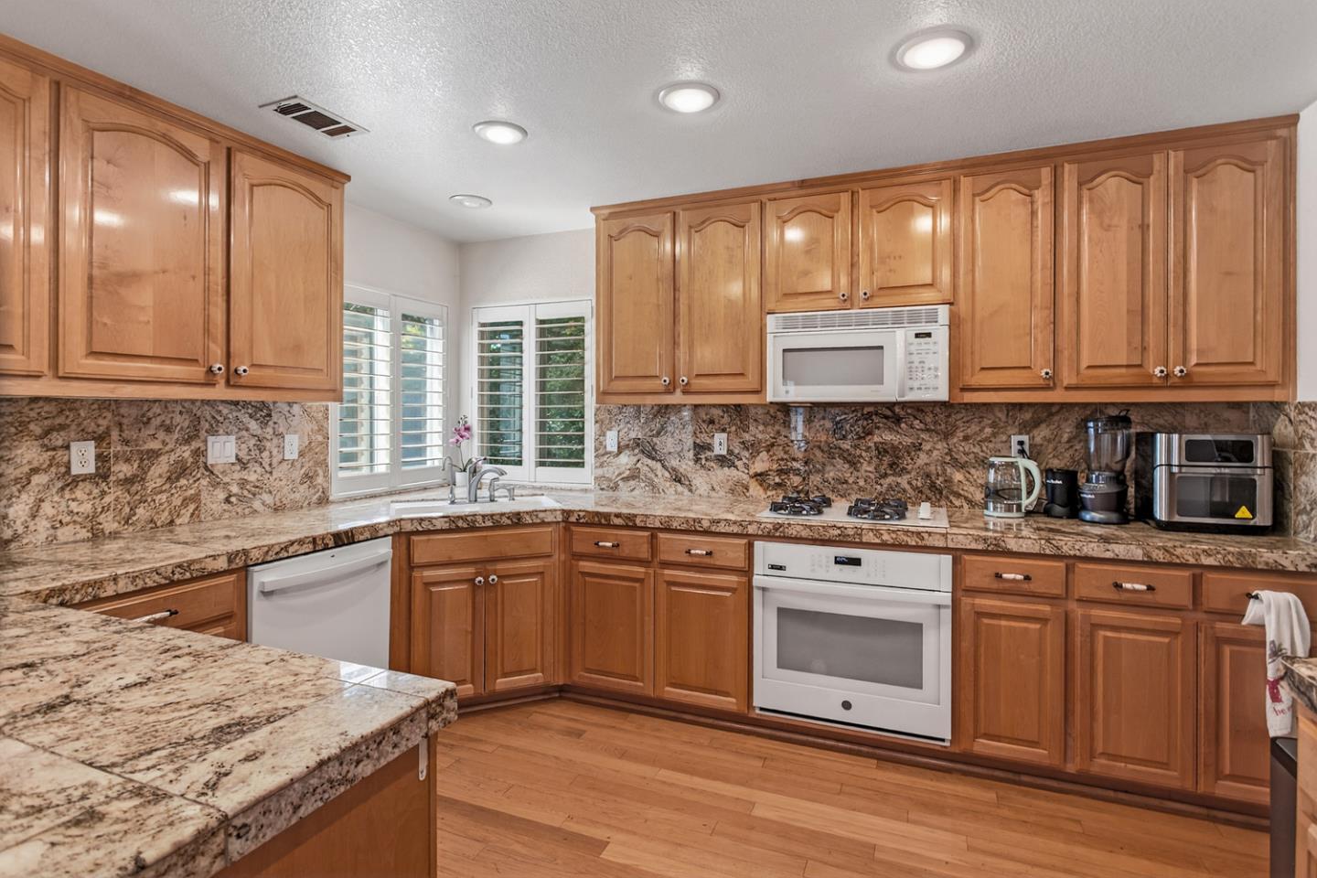 Detail Gallery Image 6 of 36 For 1752 Sierra Brook Ct, Manteca,  CA 95337 - 5 Beds | 3 Baths