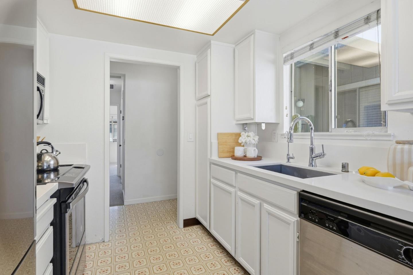 Detail Gallery Image 8 of 32 For 3492 Wine Barrel Way, San Jose,  CA 95124 - 2 Beds | 2 Baths