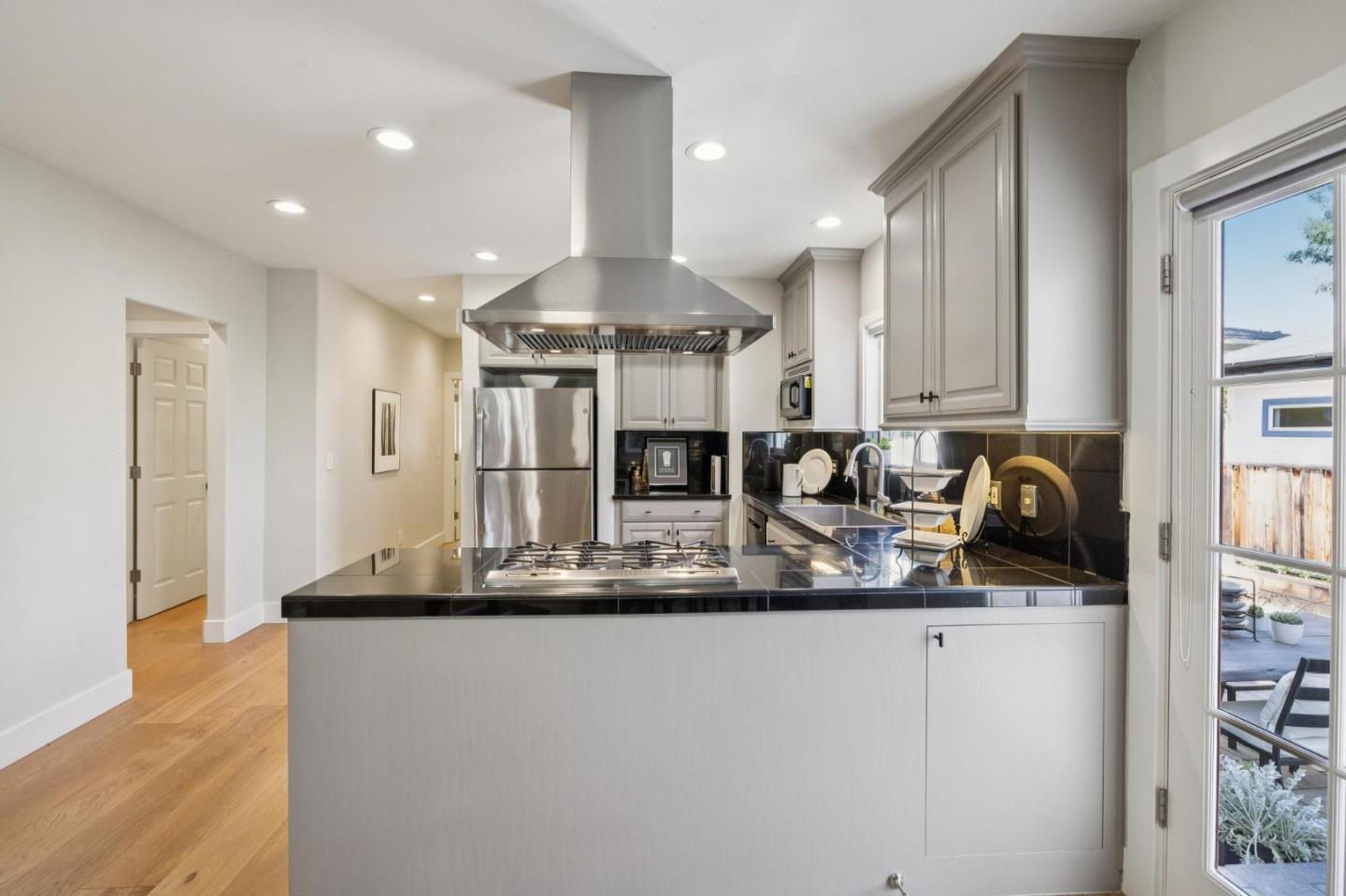 Detail Gallery Image 14 of 46 For 559 S Taaffe St, Sunnyvale,  CA 94086 - 4 Beds | 3 Baths