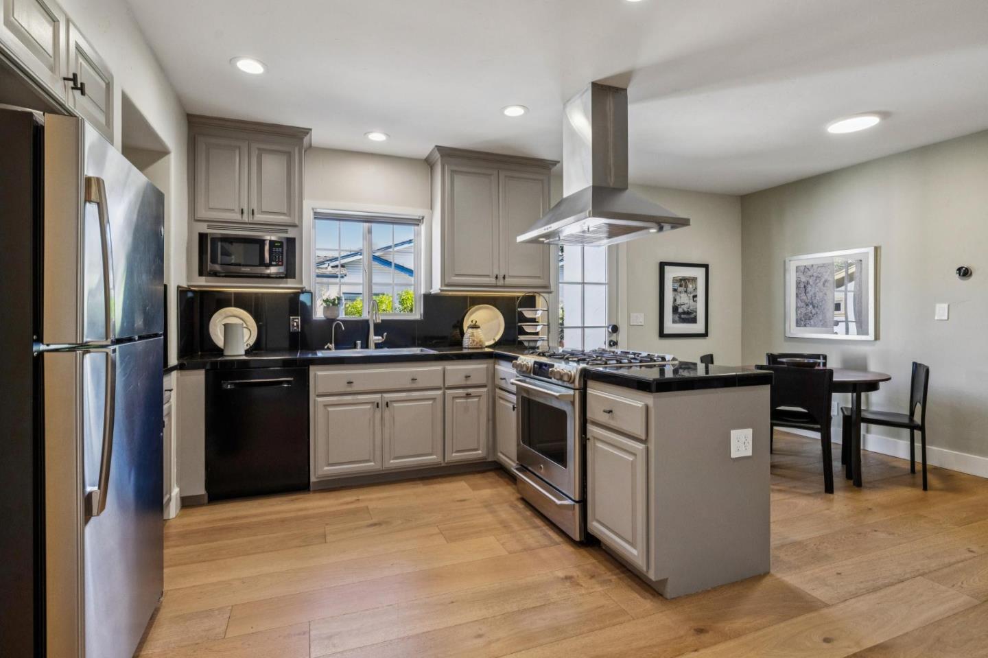 Detail Gallery Image 15 of 46 For 559 S Taaffe St, Sunnyvale,  CA 94086 - 4 Beds | 3 Baths