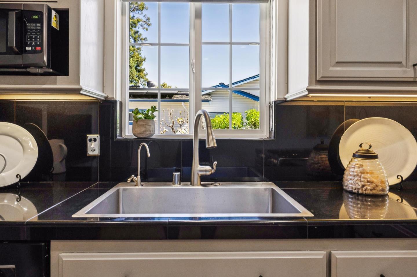 Detail Gallery Image 17 of 46 For 559 S Taaffe St, Sunnyvale,  CA 94086 - 4 Beds | 3 Baths