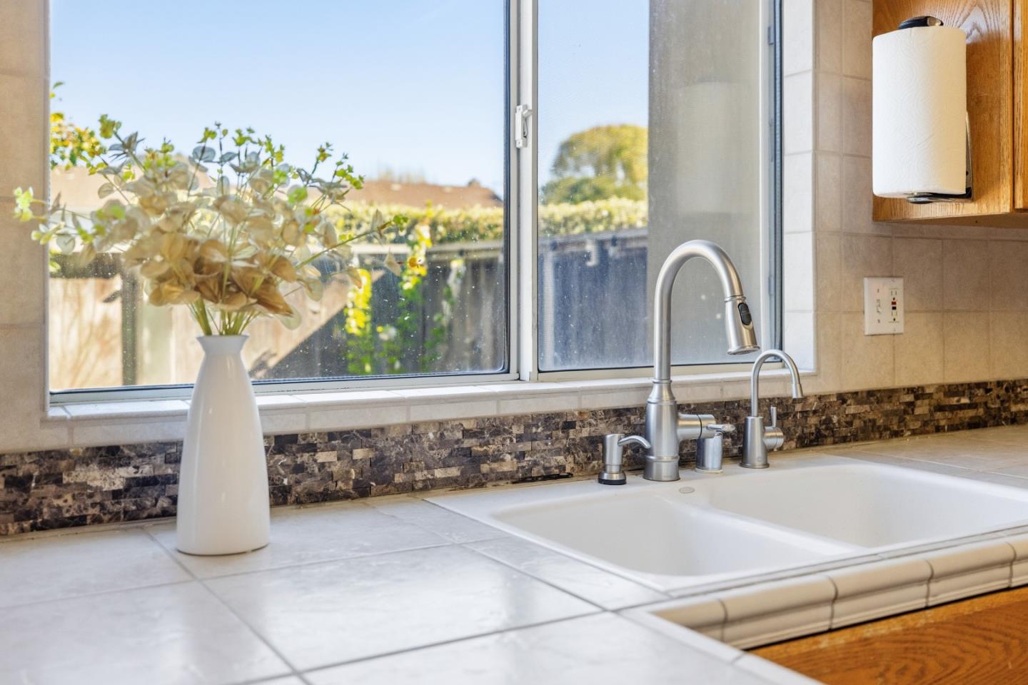 Detail Gallery Image 10 of 50 For 19202 Creekside Ln, Salinas,  CA 93908 - 4 Beds | 3 Baths