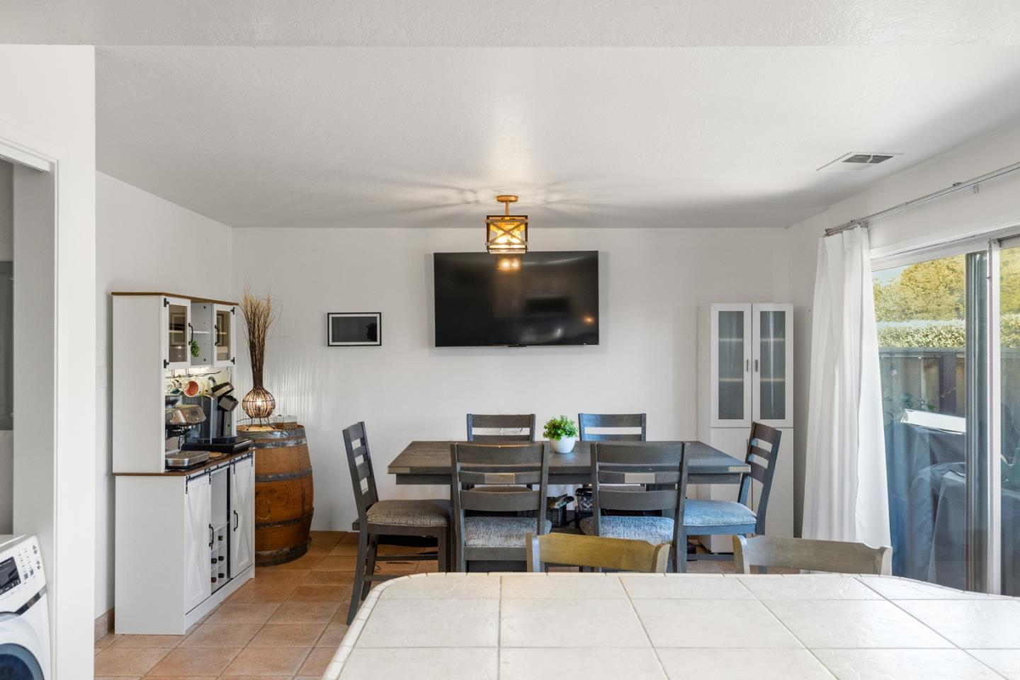 Detail Gallery Image 11 of 50 For 19202 Creekside Ln, Salinas,  CA 93908 - 4 Beds | 3 Baths