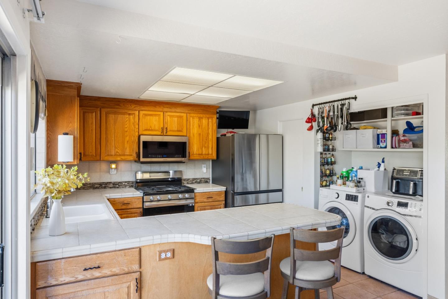 Detail Gallery Image 15 of 50 For 19202 Creekside Ln, Salinas,  CA 93908 - 4 Beds | 3 Baths