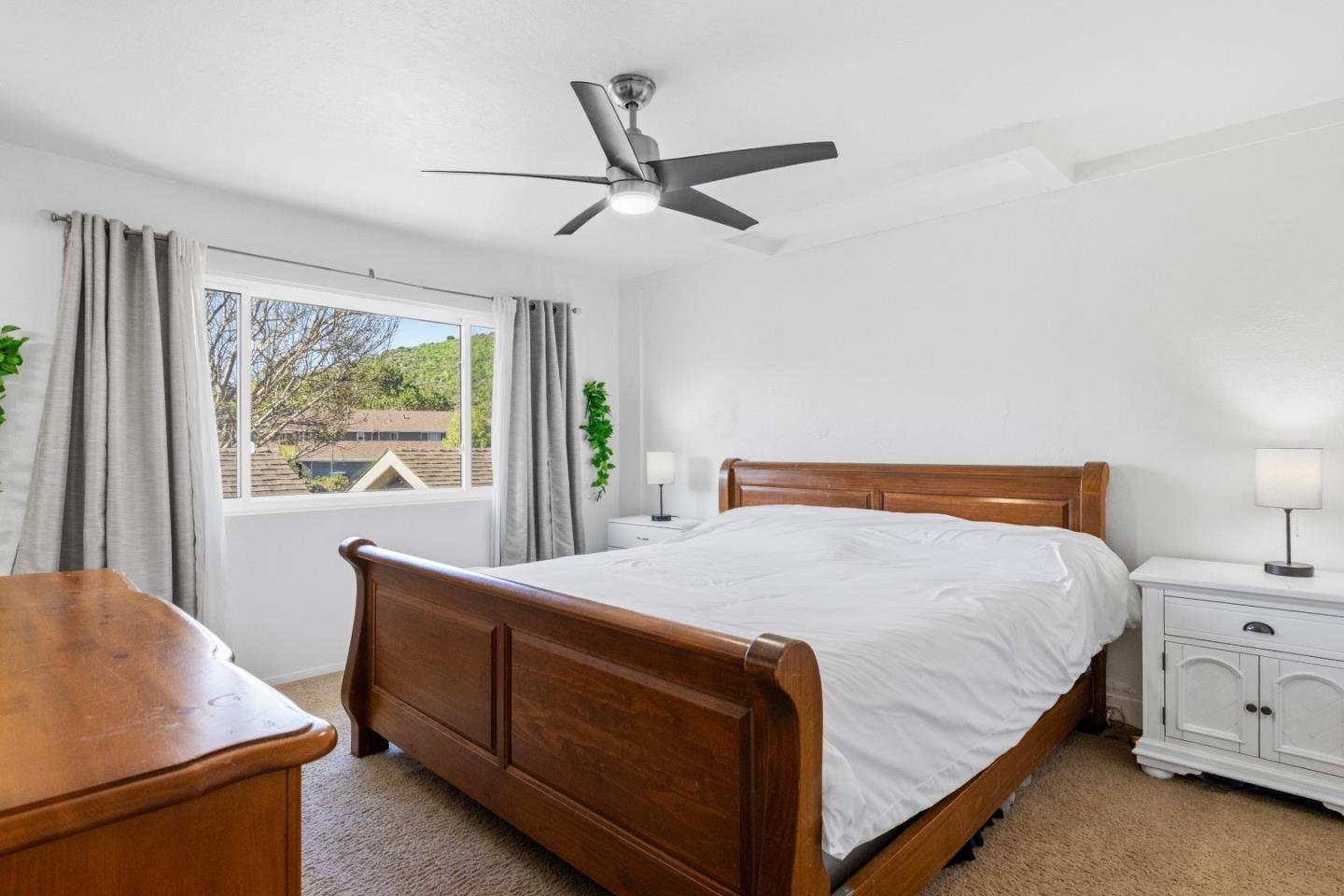 Detail Gallery Image 16 of 50 For 19202 Creekside Ln, Salinas,  CA 93908 - 4 Beds | 3 Baths