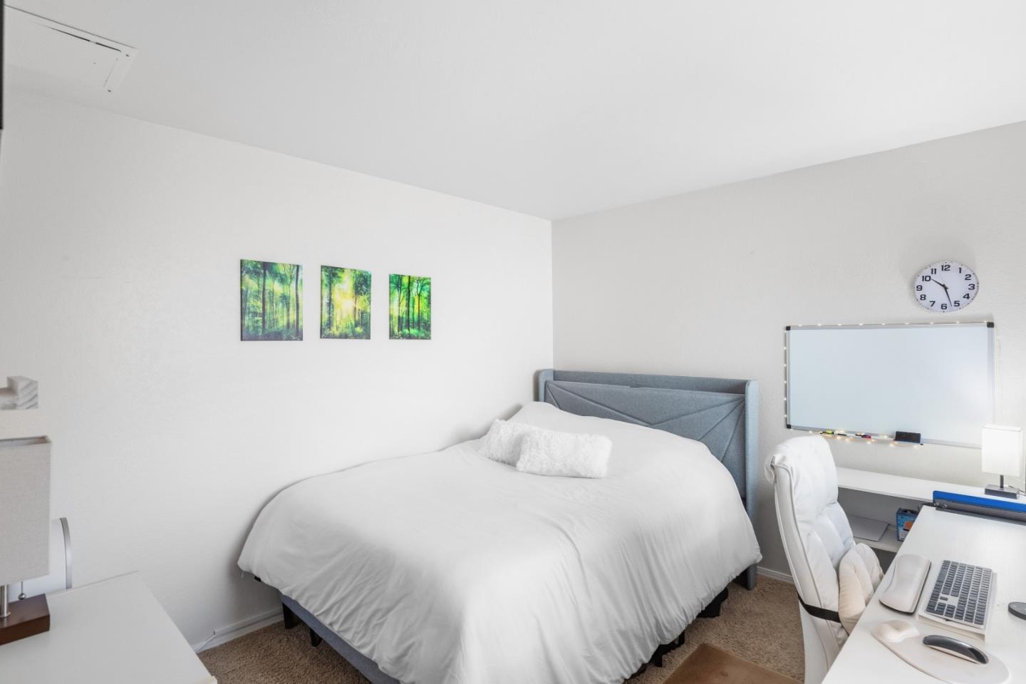 Detail Gallery Image 22 of 50 For 19202 Creekside Ln, Salinas,  CA 93908 - 4 Beds | 3 Baths