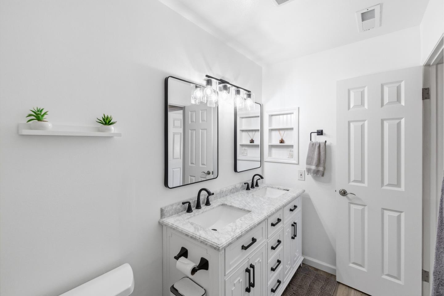 Detail Gallery Image 27 of 50 For 19202 Creekside Ln, Salinas,  CA 93908 - 4 Beds | 3 Baths