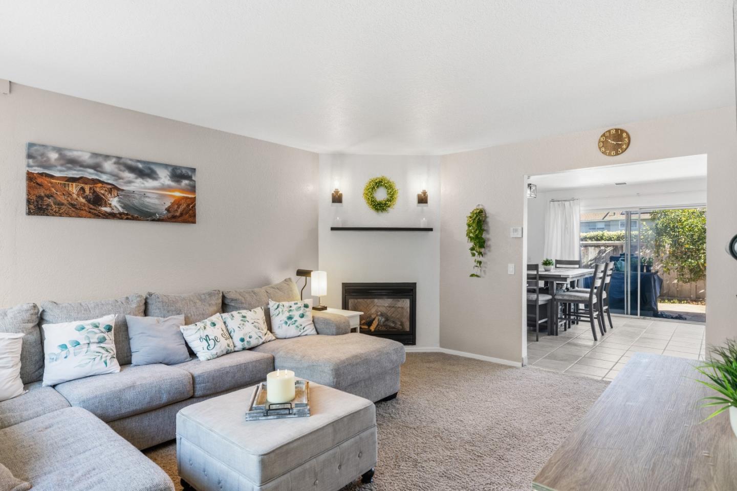 Detail Gallery Image 4 of 50 For 19202 Creekside Ln, Salinas,  CA 93908 - 4 Beds | 3 Baths