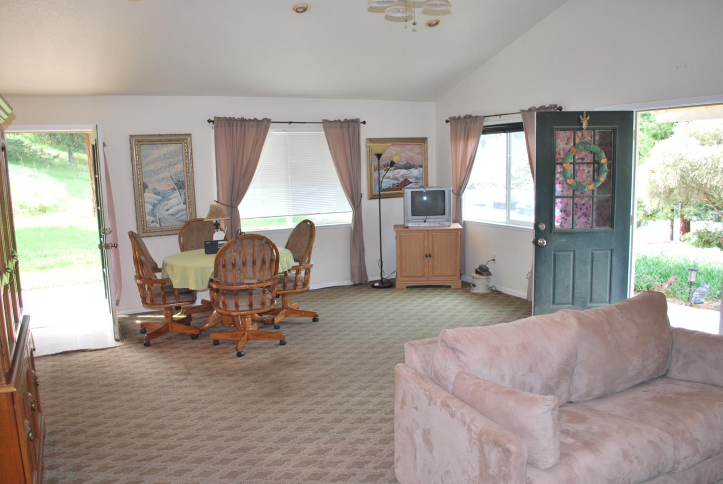 Detail Gallery Image 4 of 27 For 9194 Coker Rd, Salinas,  CA 93907 - 2 Beds | 2 Baths