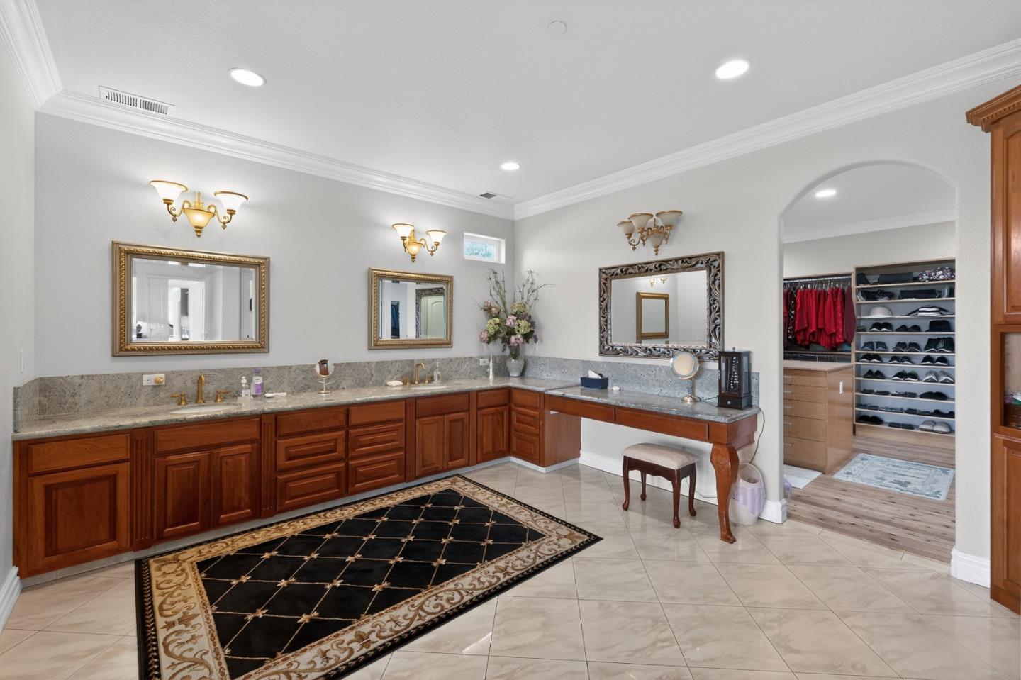 Detail Gallery Image 12 of 20 For 12000 Heritage Way, Gilroy,  CA 95020 - 4 Beds | 4/2 Baths