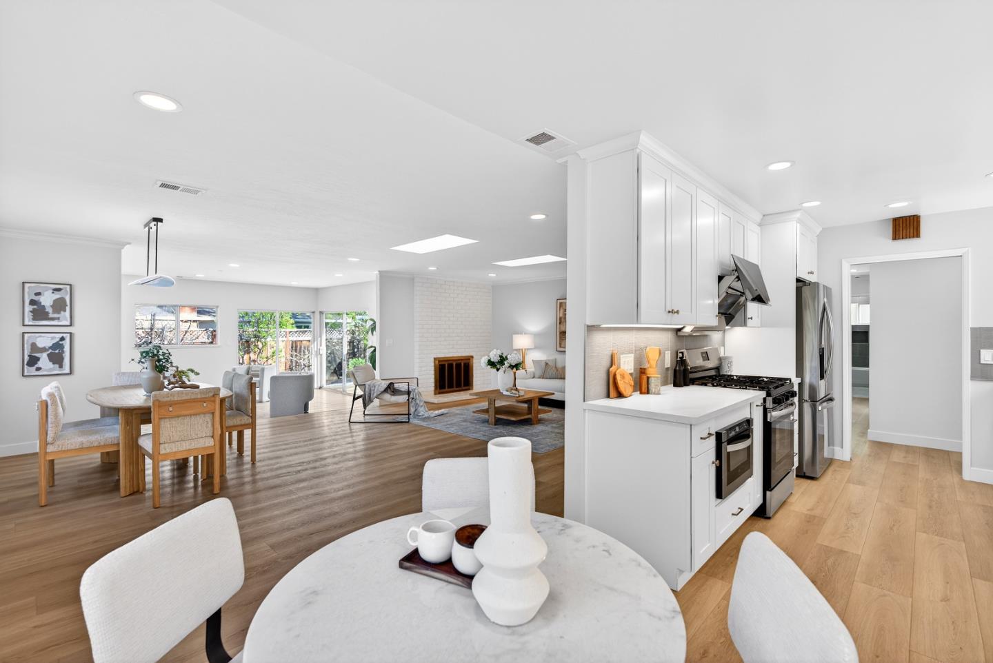 Detail Gallery Image 10 of 27 For 1718 Chitamook Ct, Sunnyvale,  CA 94087 - 4 Beds | 2 Baths