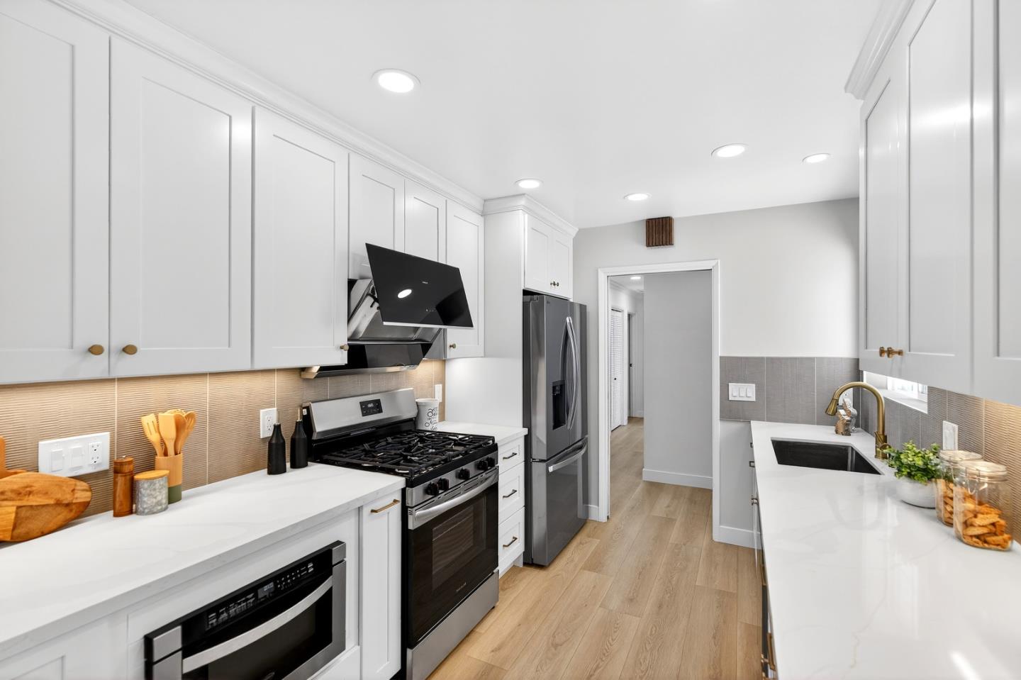 Detail Gallery Image 12 of 27 For 1718 Chitamook Ct, Sunnyvale,  CA 94087 - 4 Beds | 2 Baths