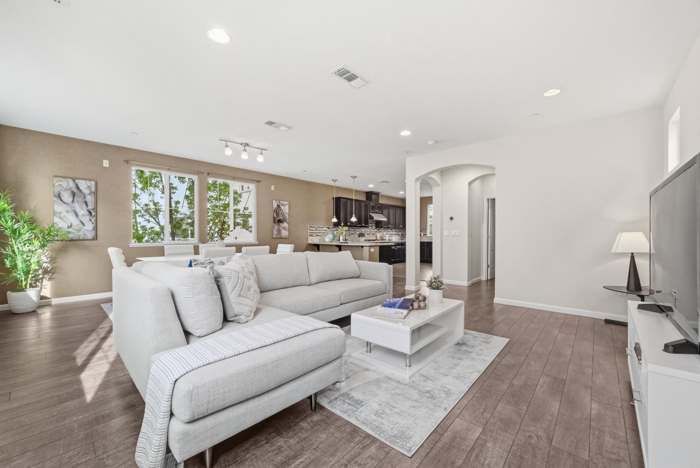 Detail Gallery Image 5 of 41 For 7026 N Mariposa Ln, Dublin,  CA 94568 - 3 Beds | 2/2 Baths