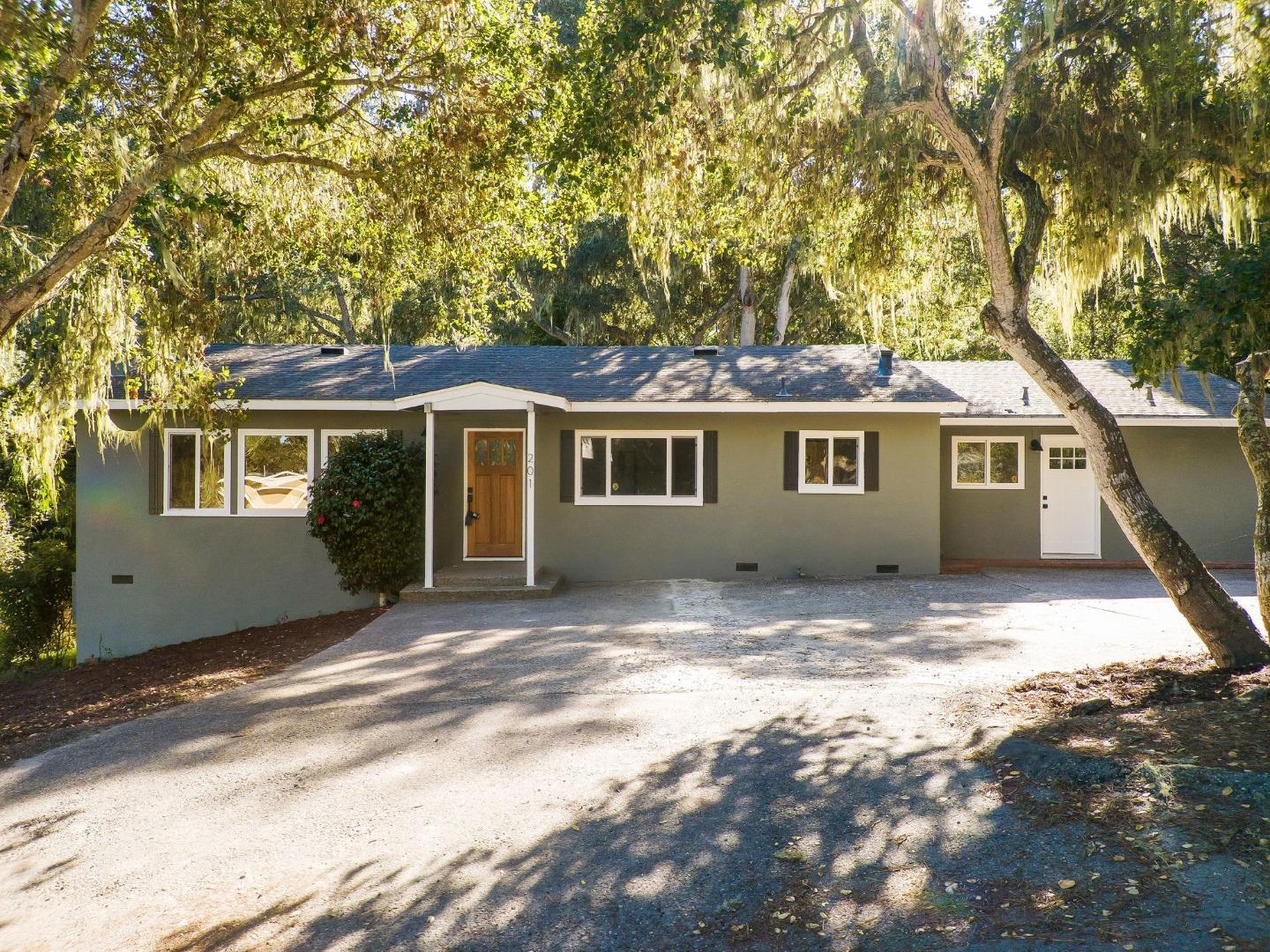 Detail Gallery Image 2 of 45 For 201 Soledad Pl, Monterey,  CA 93940 - 4 Beds | 2 Baths