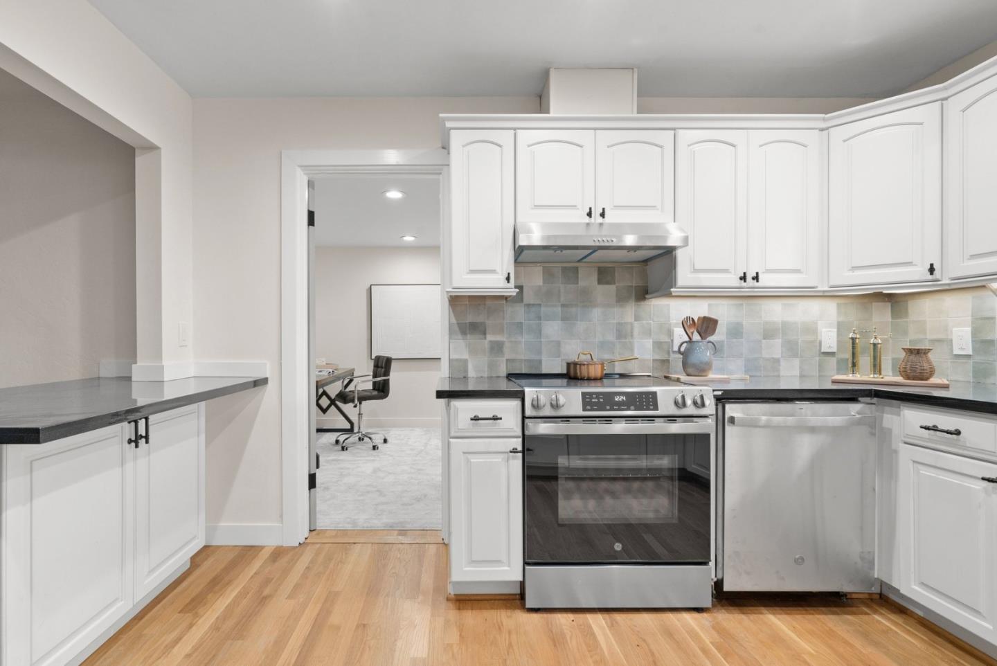 Detail Gallery Image 9 of 45 For 201 Soledad Pl, Monterey,  CA 93940 - 4 Beds | 2 Baths