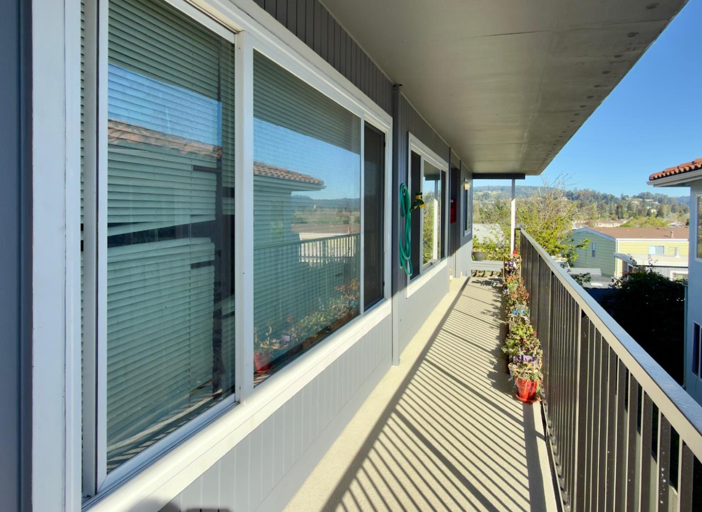 Detail Gallery Image 11 of 28 For 140 Bay St, Santa Cruz,  CA 95060 - – Beds | – Baths