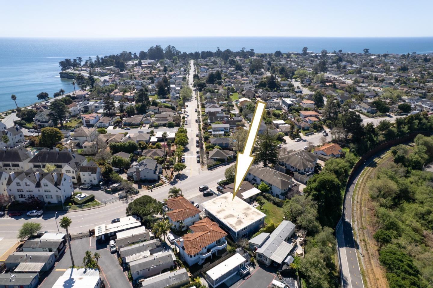 Detail Gallery Image 4 of 28 For 140 Bay St, Santa Cruz,  CA 95060 - – Beds | – Baths