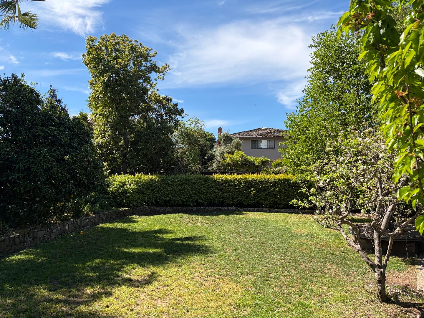 Detail Gallery Image 5 of 6 For Suffolk Ct, Los Altos,  CA 94024 - 6 Beds | 2/1 Baths