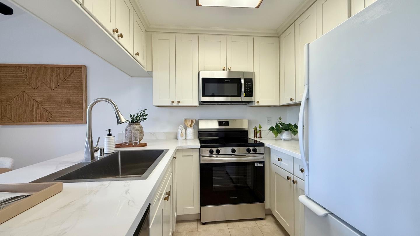 Detail Gallery Image 14 of 20 For 1763 Flickinger Pl, San Jose,  CA 95131 - 2 Beds | 2 Baths