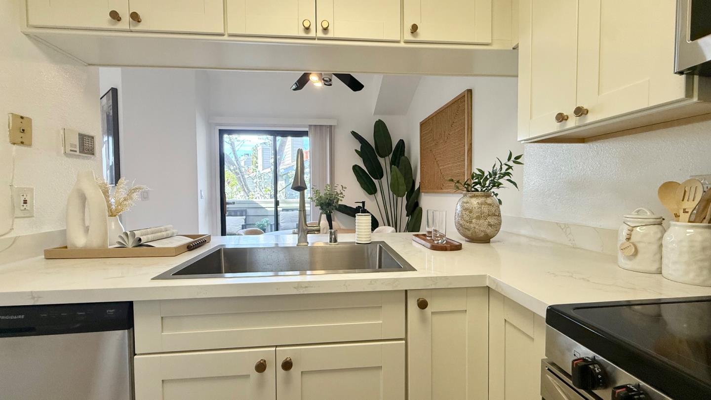 Detail Gallery Image 16 of 20 For 1763 Flickinger Pl, San Jose,  CA 95131 - 2 Beds | 2 Baths