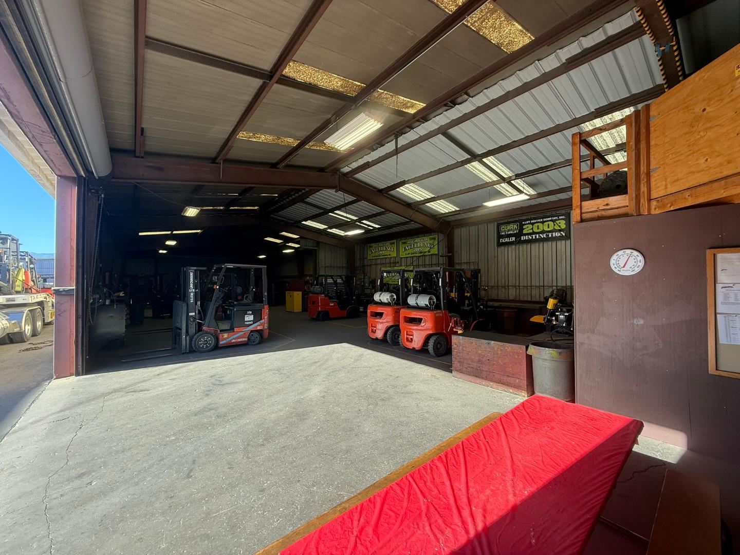 Detail Gallery Image 13 of 50 For 1360 Burton Ave #1360 1366,  Salinas,  CA 93901 - – Beds | – Baths