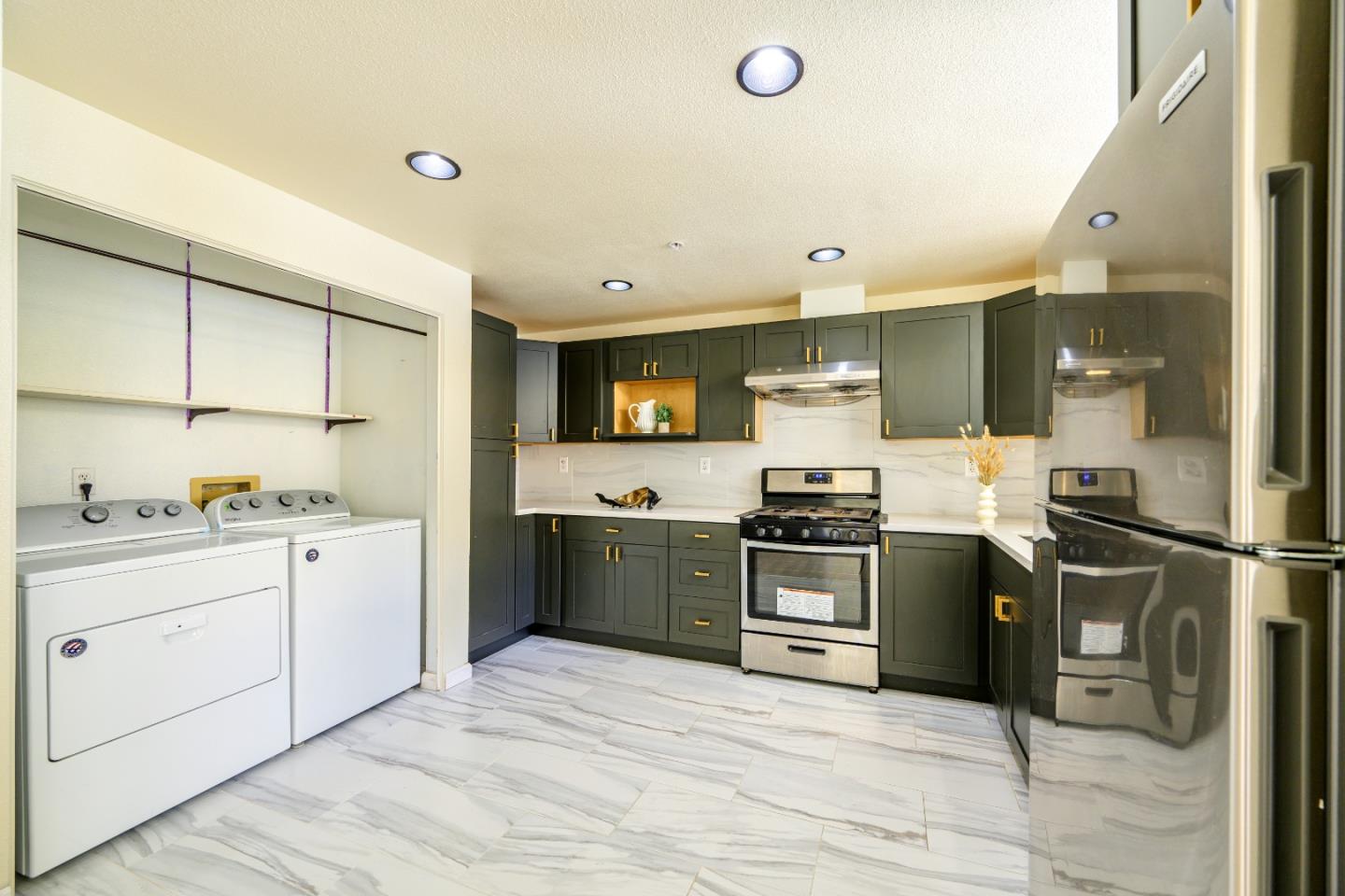 Detail Gallery Image 11 of 21 For 103 Stoneridge Ln #2210,  San Francisco,  CA 94134 - 3 Beds | 2 Baths