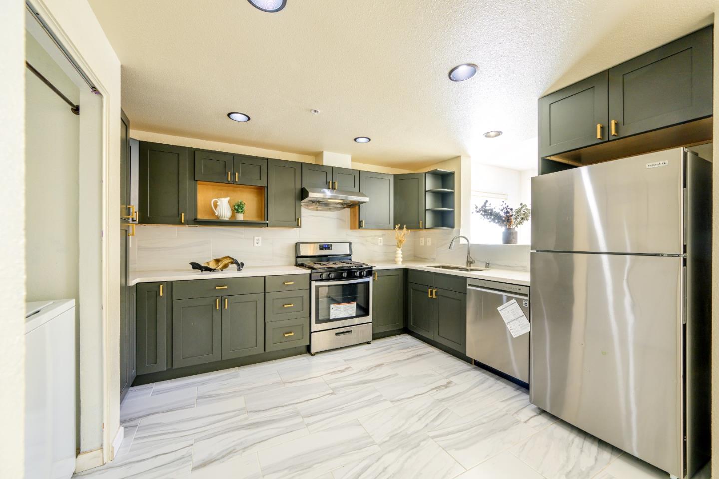 Detail Gallery Image 12 of 21 For 103 Stoneridge Ln #2210,  San Francisco,  CA 94134 - 3 Beds | 2 Baths