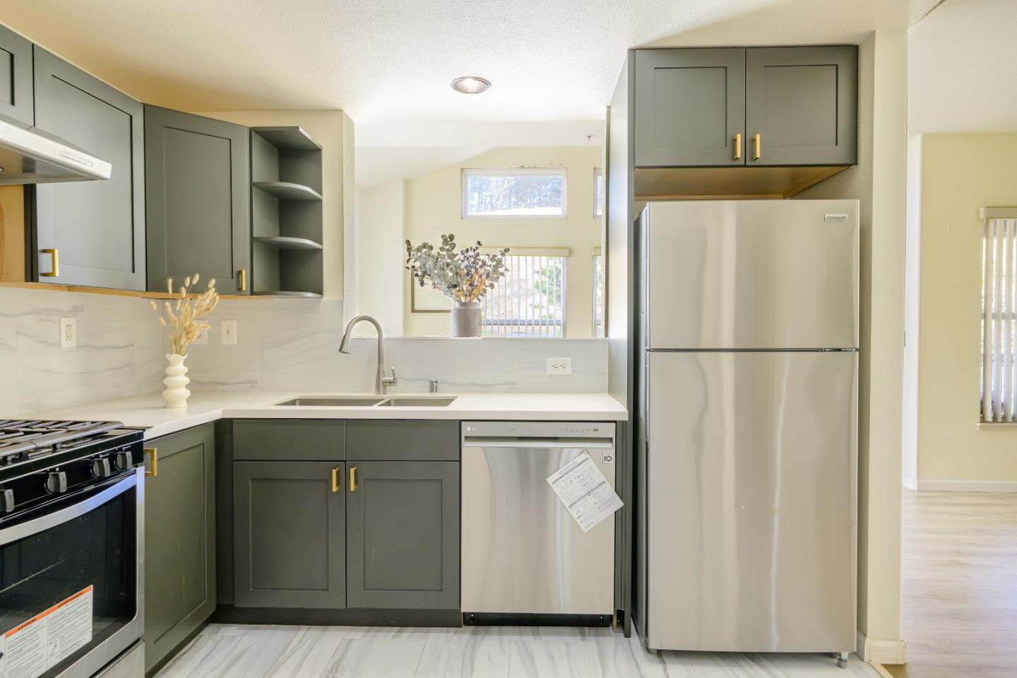 Detail Gallery Image 13 of 21 For 103 Stoneridge Ln #2210,  San Francisco,  CA 94134 - 3 Beds | 2 Baths