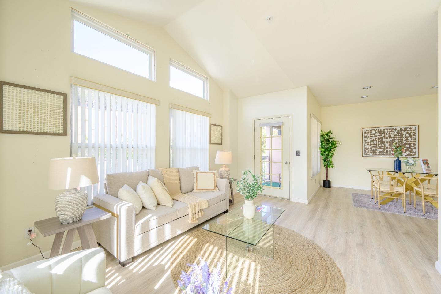 Detail Gallery Image 3 of 21 For 103 Stoneridge Ln #2210,  San Francisco,  CA 94134 - 3 Beds | 2 Baths