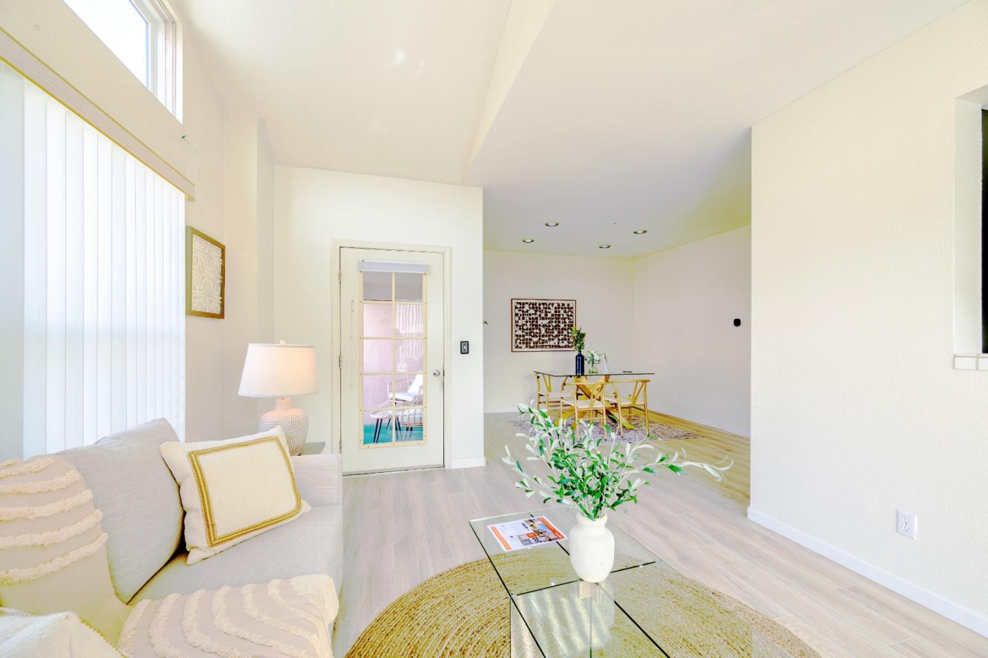 Detail Gallery Image 4 of 21 For 103 Stoneridge Ln #2210,  San Francisco,  CA 94134 - 3 Beds | 2 Baths