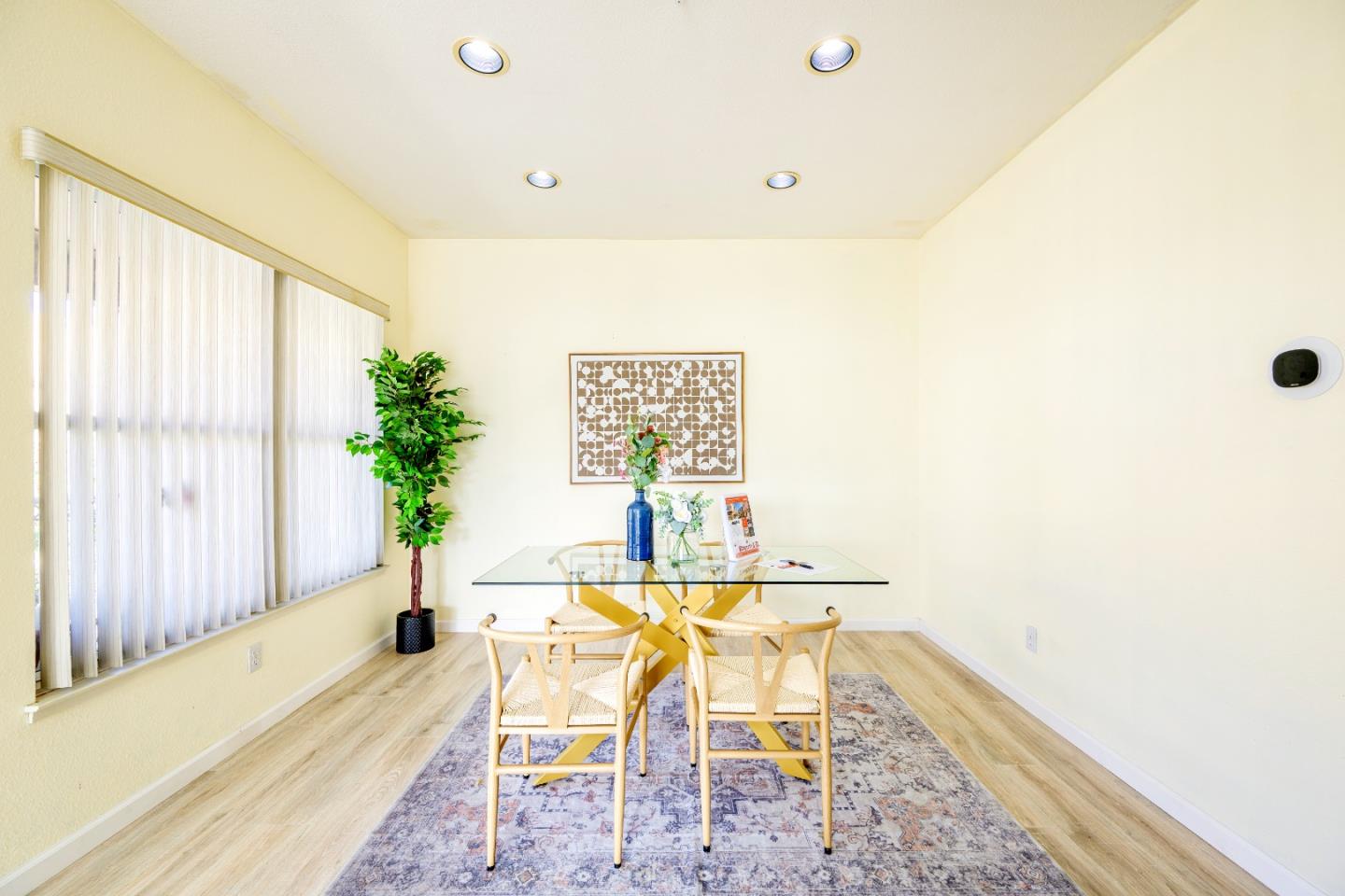 Detail Gallery Image 7 of 21 For 103 Stoneridge Ln #2210,  San Francisco,  CA 94134 - 3 Beds | 2 Baths