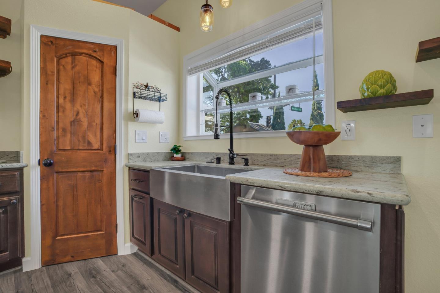 Detail Gallery Image 10 of 23 For 227 Cleopatra Dr, Pleasant Hill,  CA 94523 - 4 Beds | 2/1 Baths