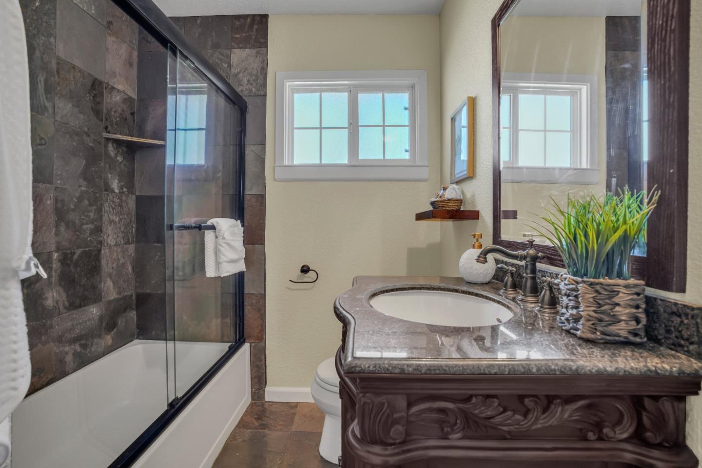 Detail Gallery Image 14 of 23 For 227 Cleopatra Dr, Pleasant Hill,  CA 94523 - 4 Beds | 2/1 Baths