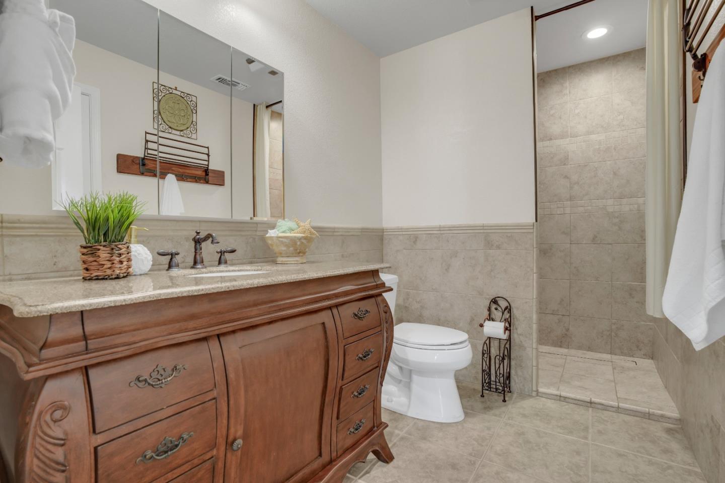 Detail Gallery Image 16 of 23 For 227 Cleopatra Dr, Pleasant Hill,  CA 94523 - 4 Beds | 2/1 Baths