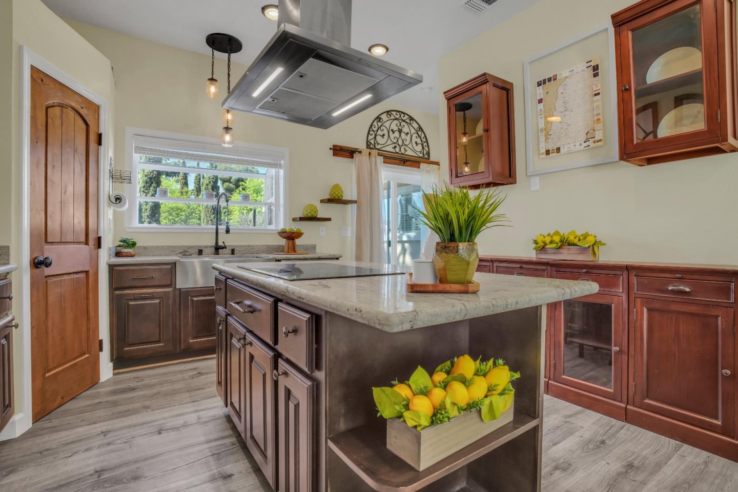 Detail Gallery Image 8 of 23 For 227 Cleopatra Dr, Pleasant Hill,  CA 94523 - 4 Beds | 2/1 Baths