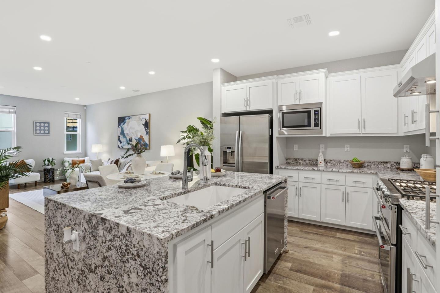 Detail Gallery Image 4 of 25 For 1958 Galileo Ln, San Jose,  CA 95133 - 3 Beds | 3 Baths