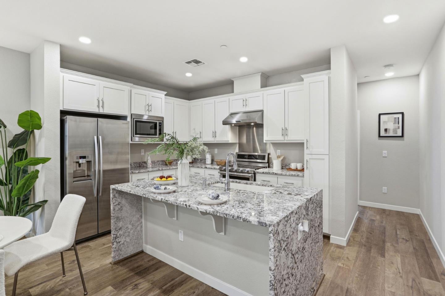 Detail Gallery Image 7 of 25 For 1958 Galileo Ln, San Jose,  CA 95133 - 3 Beds | 3 Baths