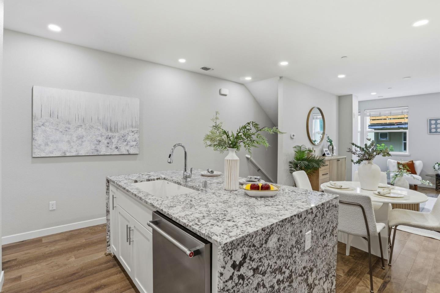 Detail Gallery Image 8 of 25 For 1958 Galileo Ln, San Jose,  CA 95133 - 3 Beds | 3 Baths