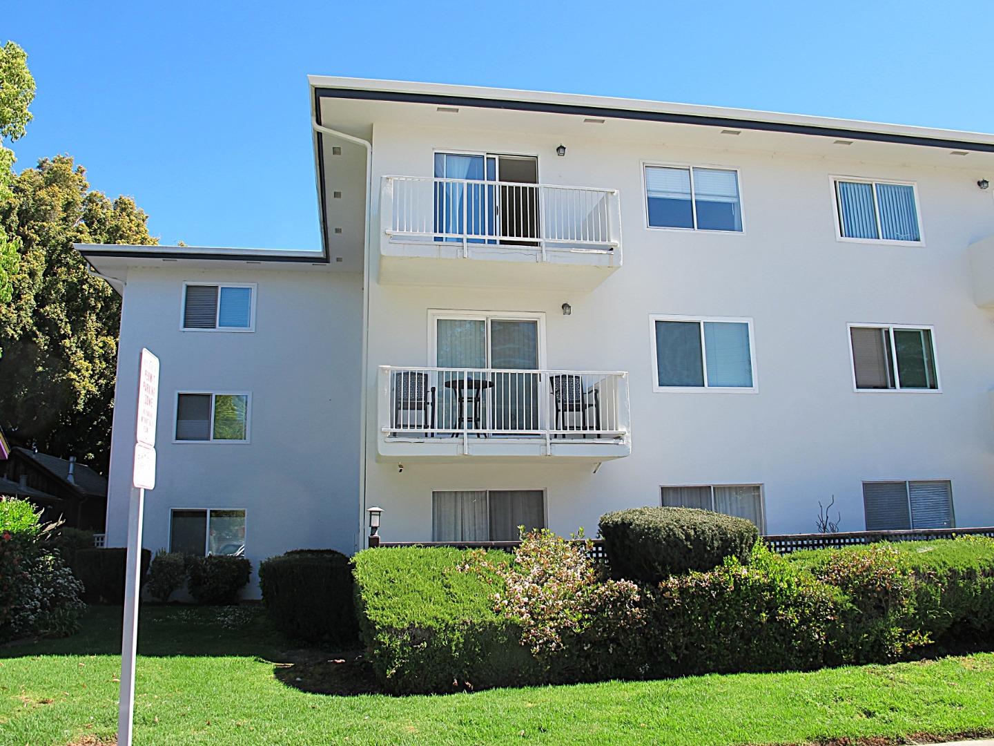Detail Gallery Image 6 of 29 For 328 Main St #13,  Santa Cruz,  CA 95060 - 2 Beds | 1 Baths