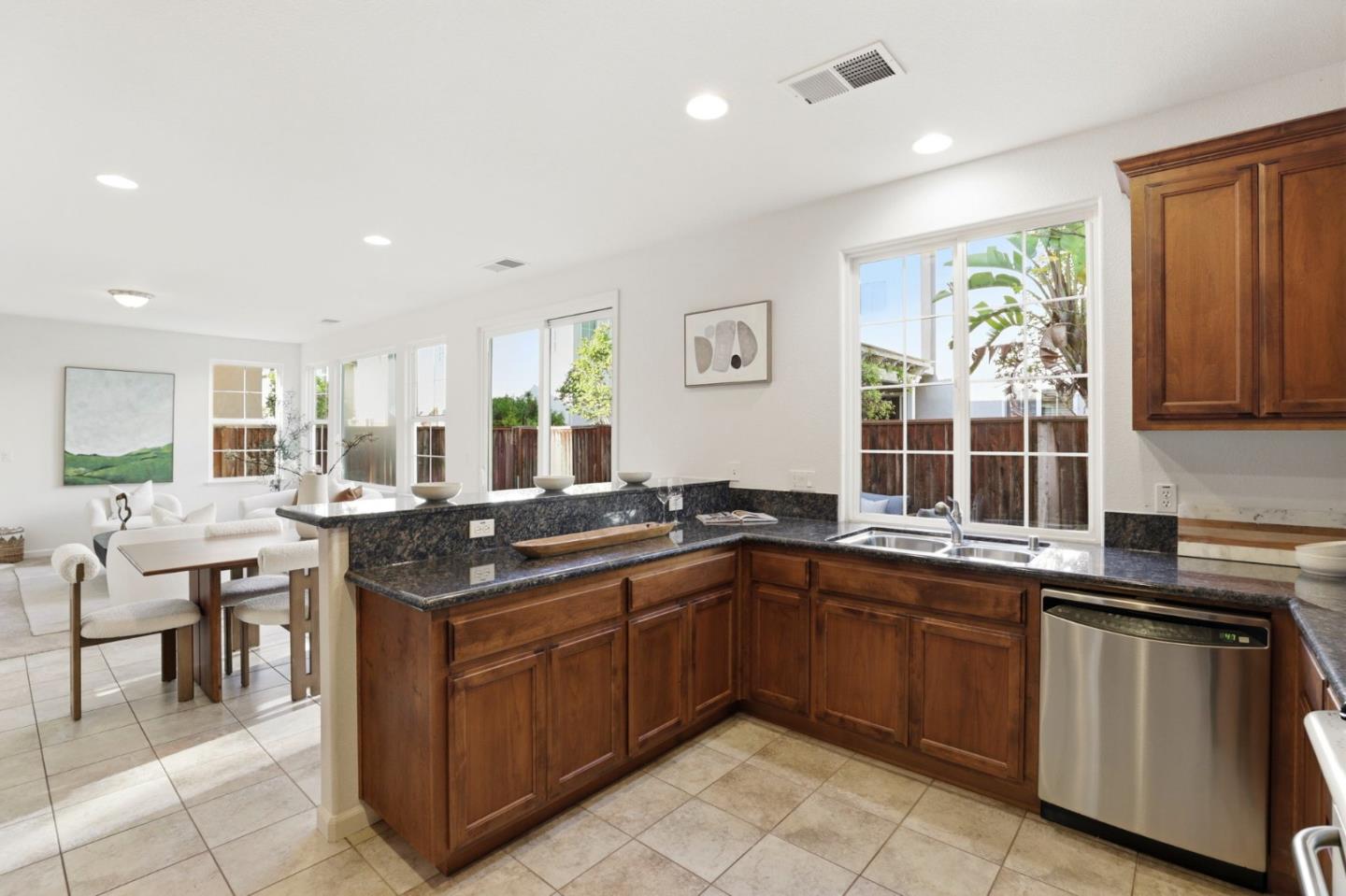 Detail Gallery Image 15 of 31 For 2130 Payne Pl, Santa Clara,  CA 95054 - 4 Beds | 2/1 Baths