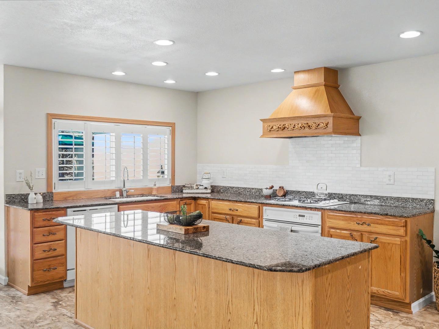 Detail Gallery Image 11 of 31 For 6455 Kensington Pl, Gilroy,  CA 95020 - 4 Beds | 2 Baths