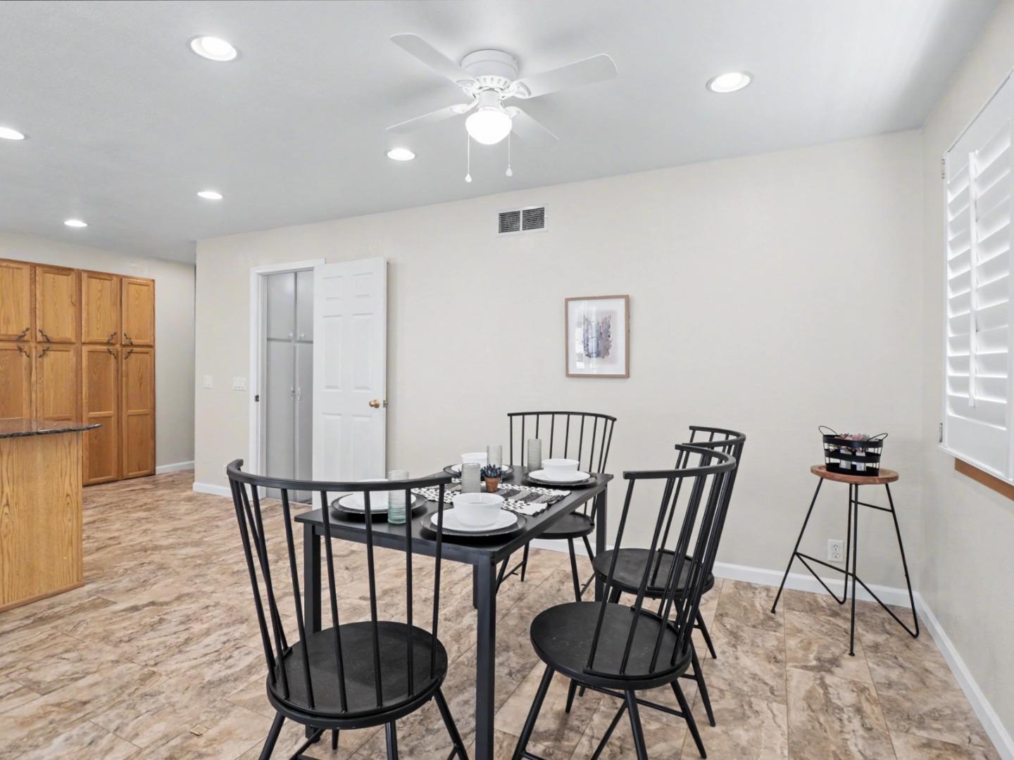 Detail Gallery Image 13 of 31 For 6455 Kensington Pl, Gilroy,  CA 95020 - 4 Beds | 2 Baths