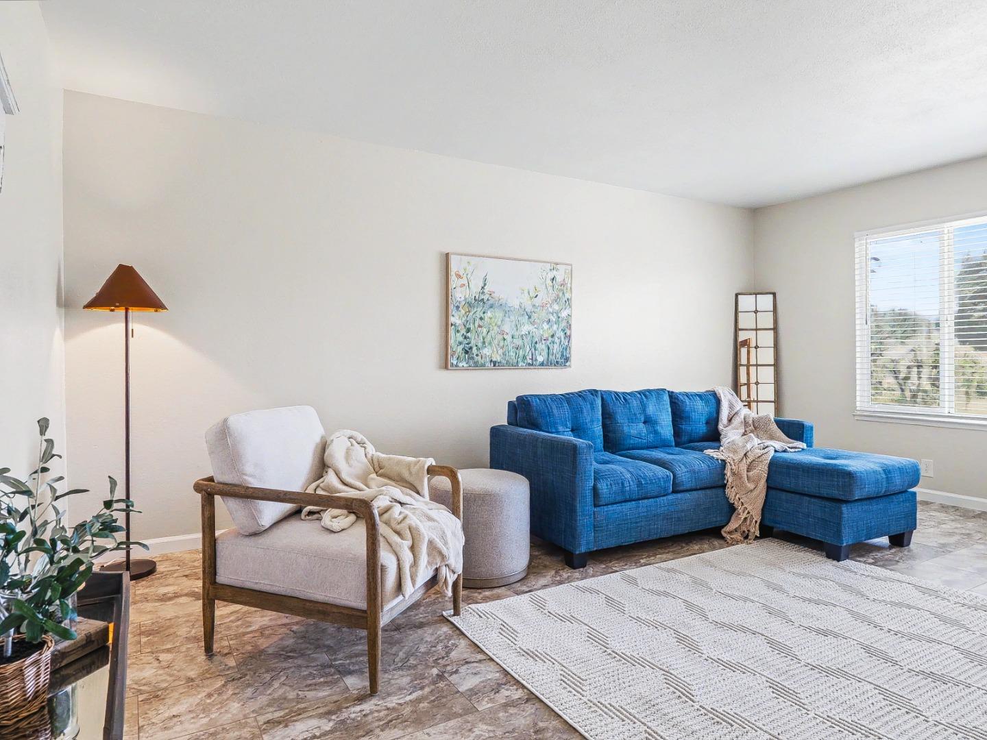 Detail Gallery Image 3 of 31 For 6455 Kensington Pl, Gilroy,  CA 95020 - 4 Beds | 2 Baths