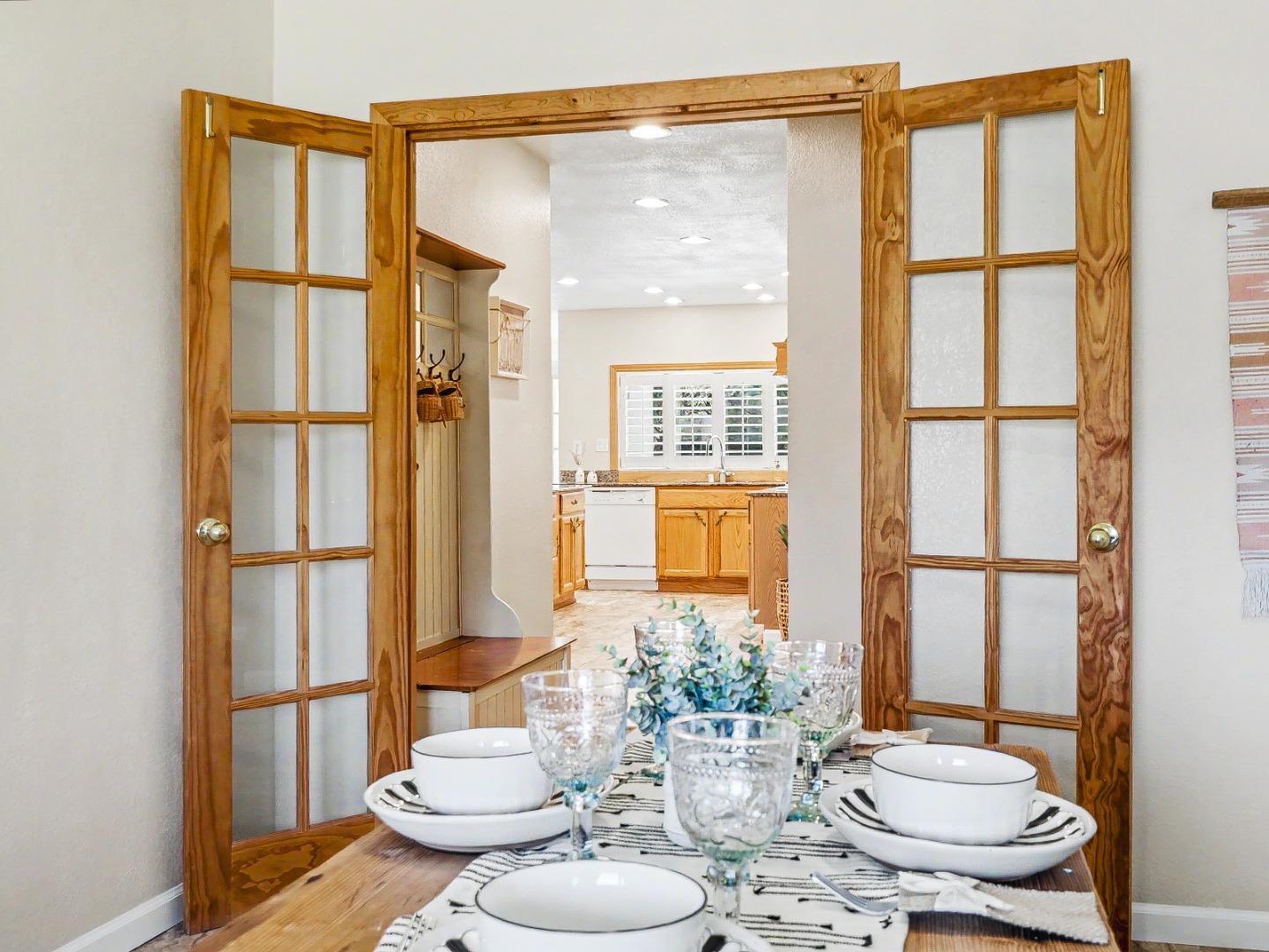 Detail Gallery Image 7 of 31 For 6455 Kensington Pl, Gilroy,  CA 95020 - 4 Beds | 2 Baths