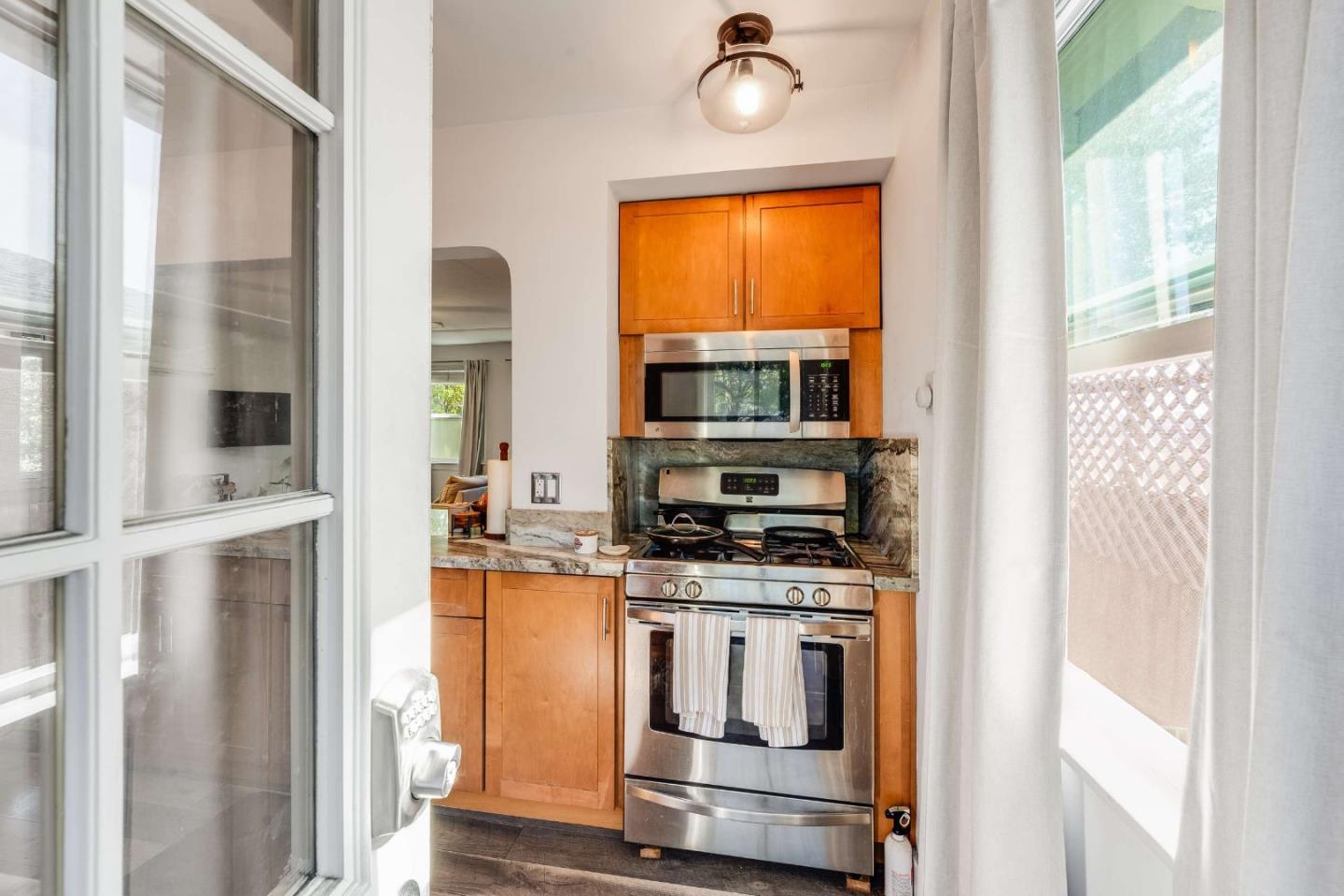 Detail Gallery Image 25 of 37 For 798 Hudson St, Redwood City,  CA 94061 - 2 Beds | 2 Baths