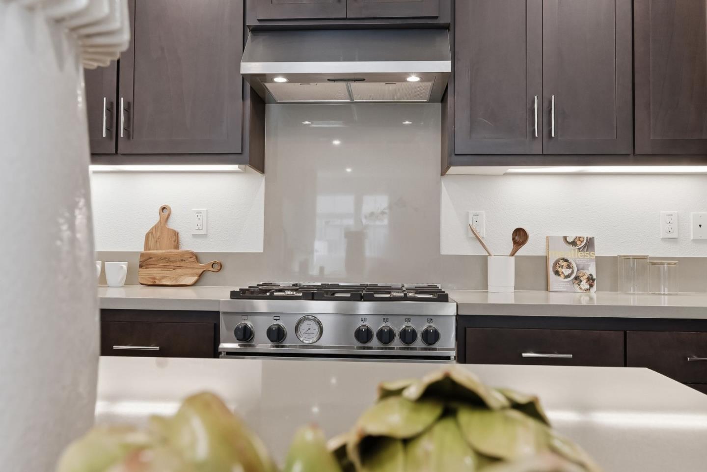 Detail Gallery Image 8 of 21 For 692 Amalfi Loop, Milpitas,  CA 95035 - 3 Beds | 3 Baths