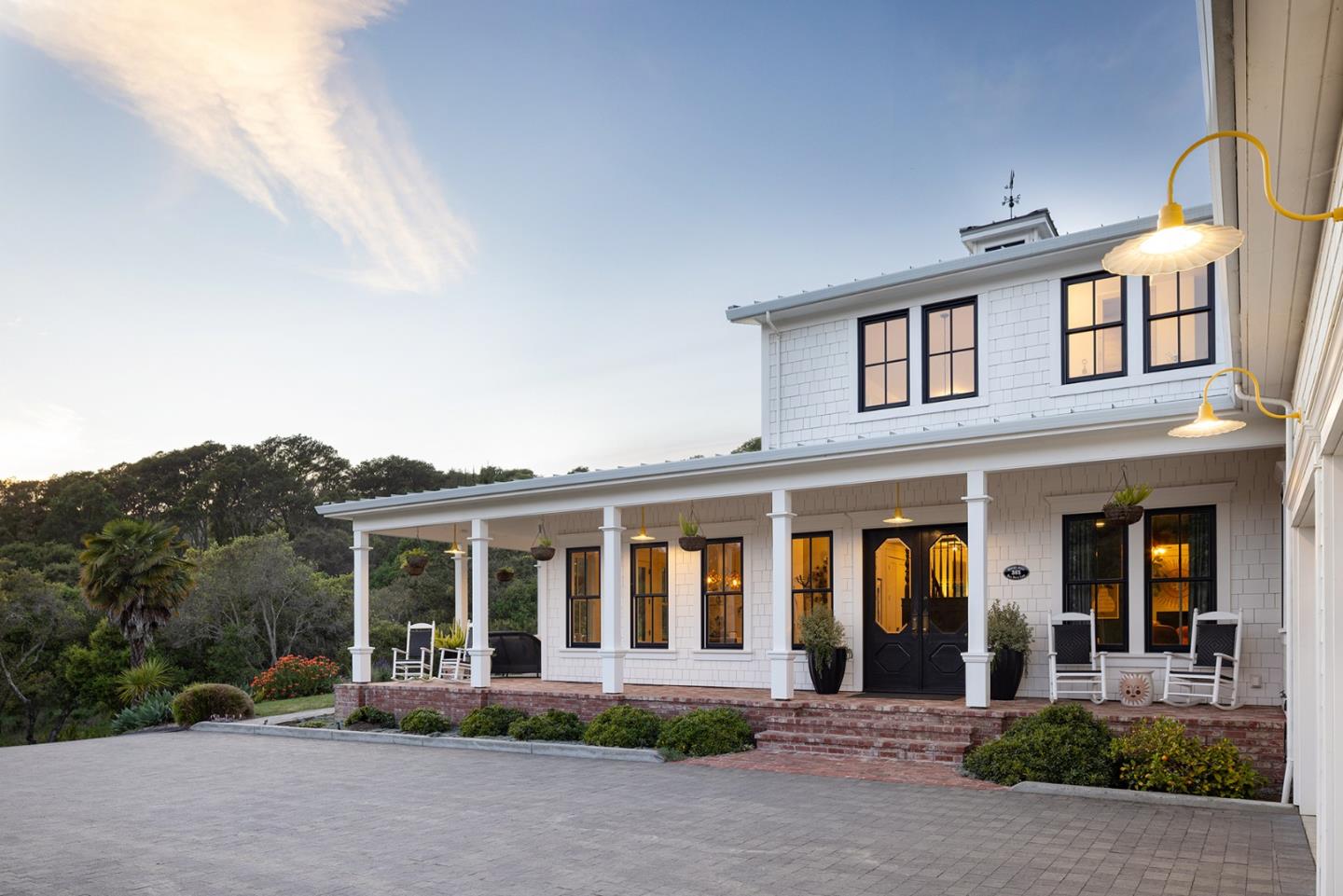 Detail Gallery Image 4 of 50 For 365 Race Horse Ln, Watsonville,  CA 95076 - 4 Beds | 3 Baths