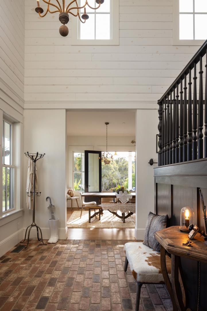 Detail Gallery Image 7 of 50 For 365 Race Horse Ln, Watsonville,  CA 95076 - 4 Beds | 3 Baths