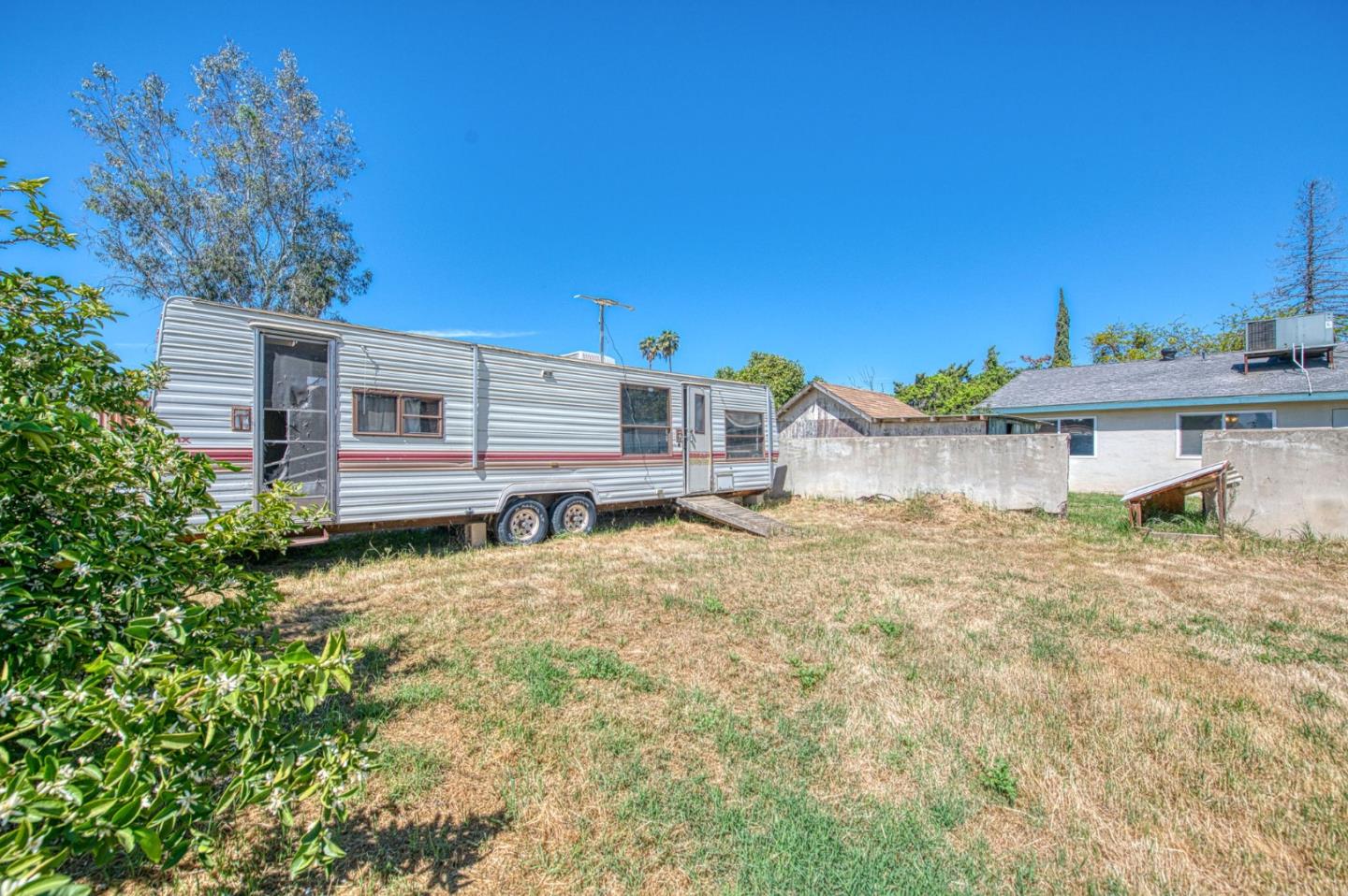 Detail Gallery Image 13 of 40 For 4355 W Shields Ave, Fresno,  CA 93722 - 3 Beds | 2 Baths